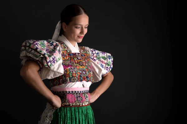 Slovakiska Folklore Traditionell Kvinna Kostym — Stockfoto