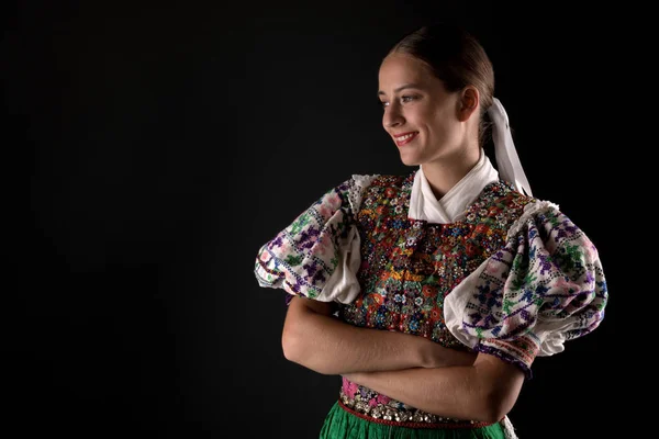 Slovakiska Folklore Traditionell Kvinna Kostym — Stockfoto