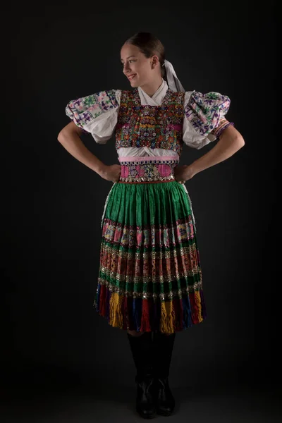 Folklorique Slovaque Costume Traditionnel Femme — Photo