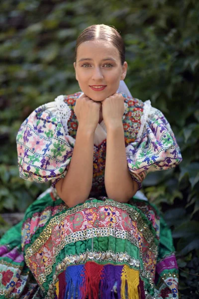 Slovakiska Folklore Traditionell Kvinna Kostym — Stockfoto