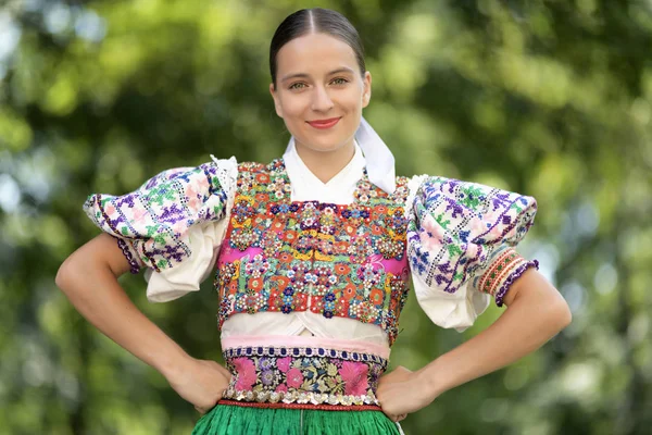 Folclore Eslovaco Traje Mulher Tradicional — Fotografia de Stock