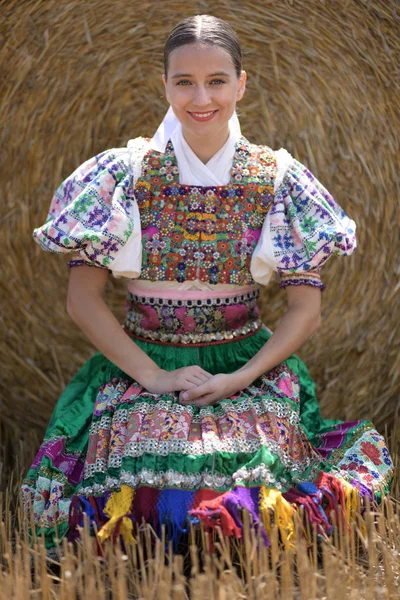 Slowaakse Folklore Traditionele Vrouw Kostuum — Stockfoto