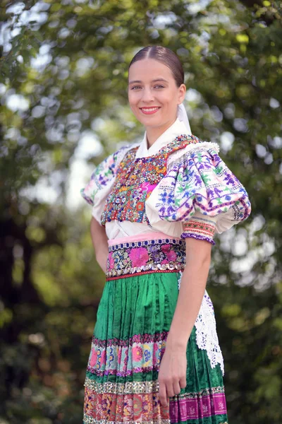 Slowaakse Folklore Traditionele Vrouw Kostuum — Stockfoto