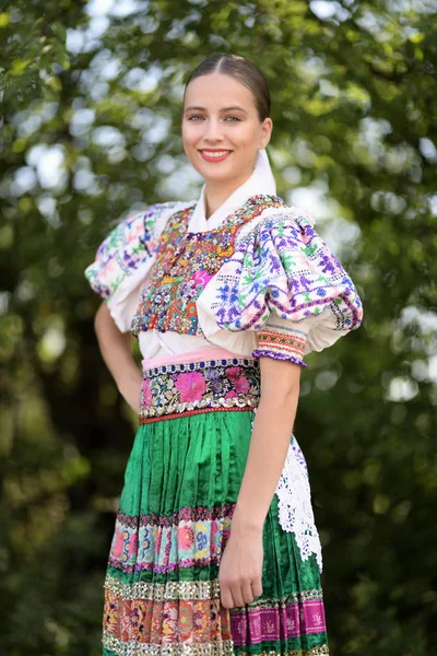 Folklor Słowacki Strój Tradycyjny Kobieta — Zdjęcie stockowe