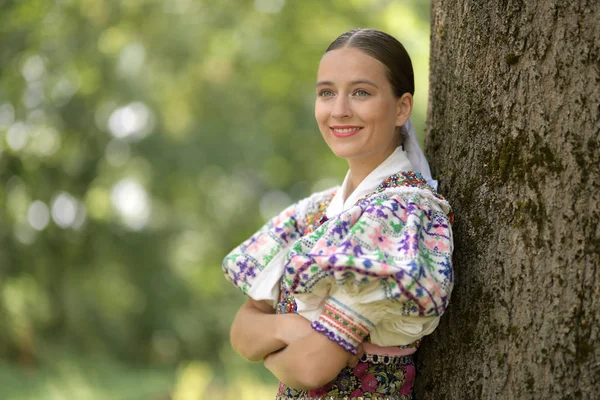 Slovakiska Folklore Traditionell Kvinna Kostym — Stockfoto