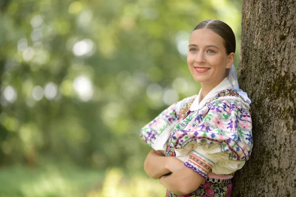 Folclore Eslovaco Traje Mulher Tradicional — Fotografia de Stock