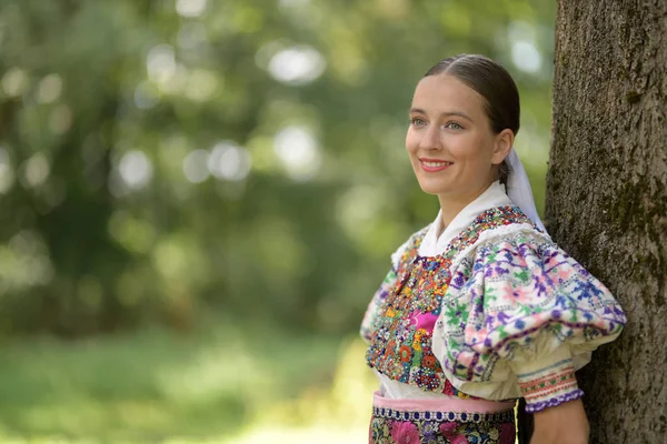 Slovakiska Folklore Traditionell Kvinna Kostym — Stockfoto