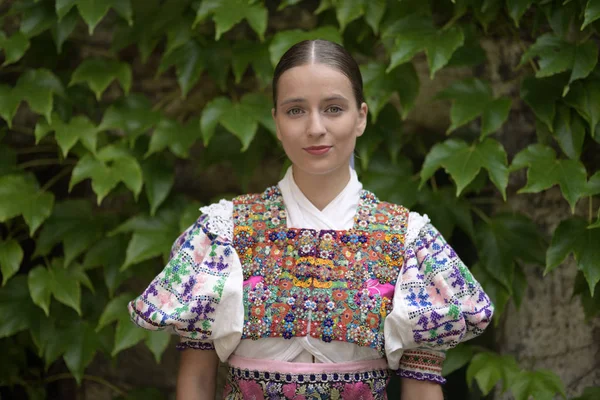 Slovakiska Folklore Traditionell Kvinna Kostym — Stockfoto