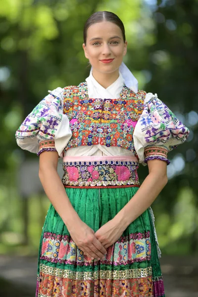 Slovak Folklorgeleneksel Kadın Kostümü — Stok fotoğraf