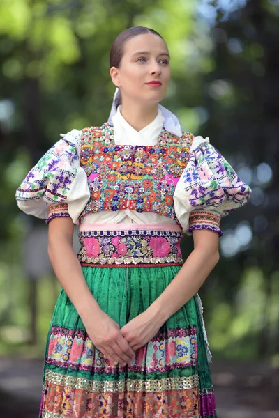 Σλοβακική Λαογραφία Παραδοσιακή Γυναίκα Κοστούμι — Φωτογραφία Αρχείου