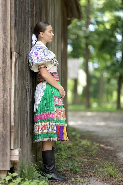 Slovakiska Folklore Traditionell Kvinna Kostym — Stockfoto