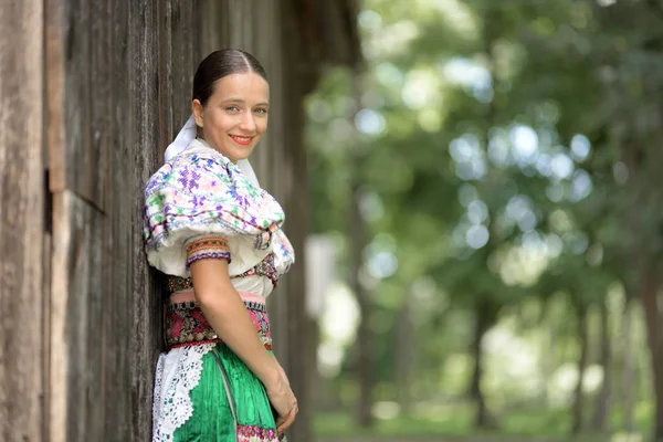 Slovakiska Folklore Traditionell Kvinna Kostym — Stockfoto