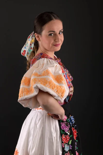 Slowakische Folklore Mädchen Posiert Studio — Stockfoto