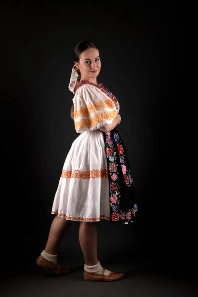 Slovenský Folklór Dívka Pózující Studiu — Stock fotografie