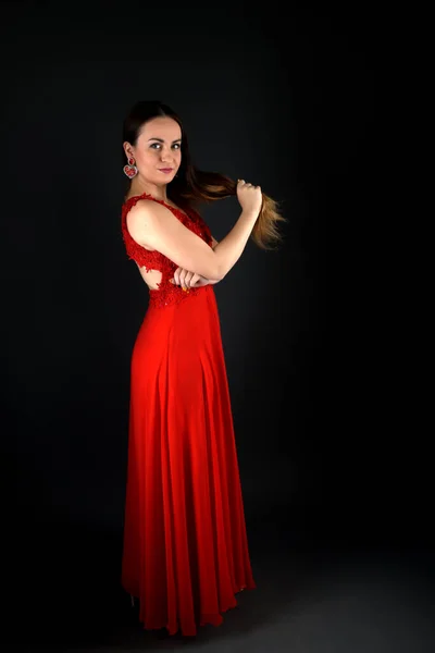 赤いドレスで美しいファッション女性 — ストック写真
