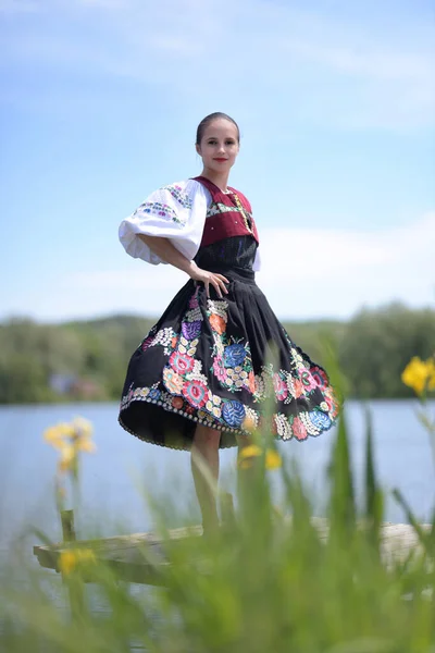 Словацкий Фольклорный Танцор Традиционном Народном Костюме — стоковое фото