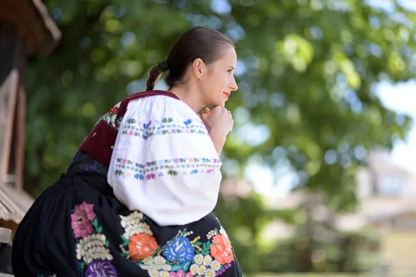 Bailarina Folclórica Eslovaca Traje Folclórico Tradicional — Foto de Stock