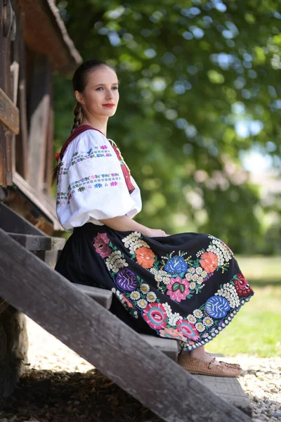 Bailarina Folclórica Eslovaca Traje Folclórico Tradicional —  Fotos de Stock