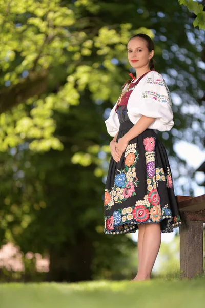 Slovakisk Folkloredansare Traditionell Folklorekostym — Stockfoto