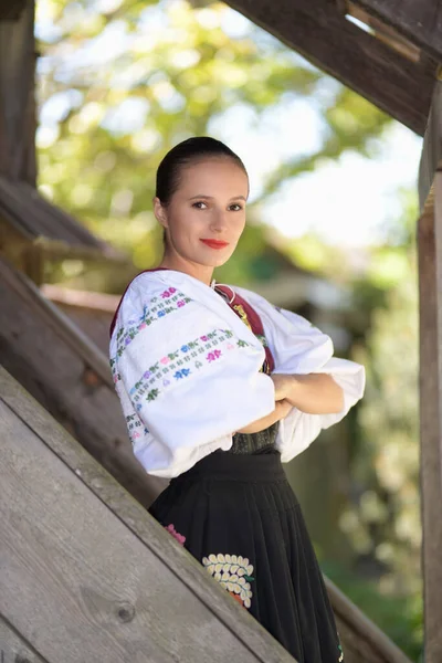 Bailarina Folclórica Eslovaca Traje Folclórico Tradicional —  Fotos de Stock