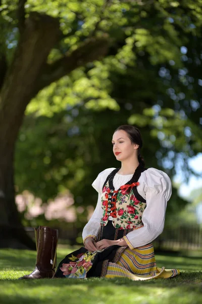 Slowakische Folkloretänzerin Traditioneller Tracht — Stockfoto