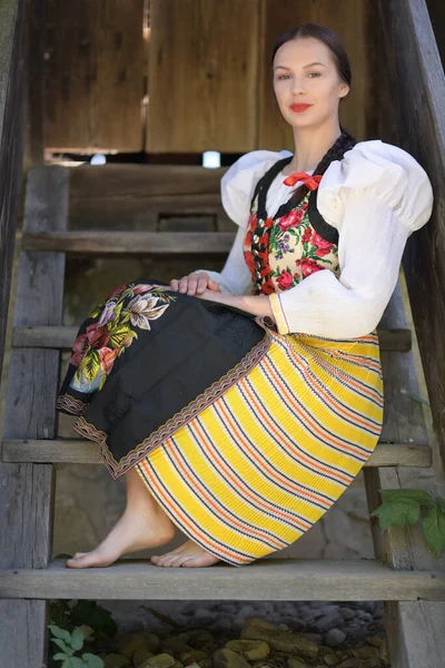 Bailarina Folclórica Eslovaca Traje Folclórico Tradicional — Foto de Stock