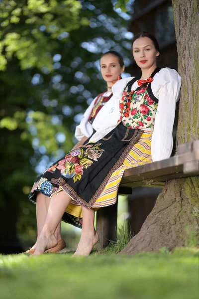 Dançarinos Folclóricos Eslovacos Trajes Folclóricos Tradicionais — Fotografia de Stock