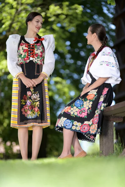 Slovakiska Folkloredansare Traditionell Folklorekostym — Stockfoto