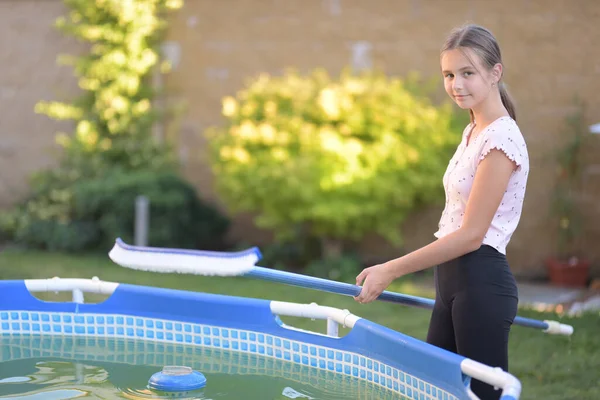 Beautiful Young Girl Cleaning Pool — Stock Photo, Image