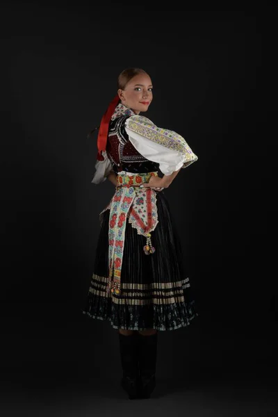 Tineri Frumoase Slovak Femeie Costum Tradițional — Fotografie, imagine de stoc