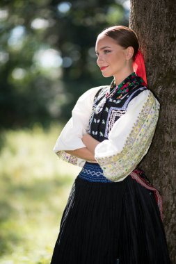 Slovak Halk Dansının bir parçası. Slovakça folklor.