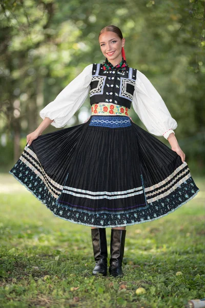 Slovak Halk Dansının bir parçası. Slovakça folklor.