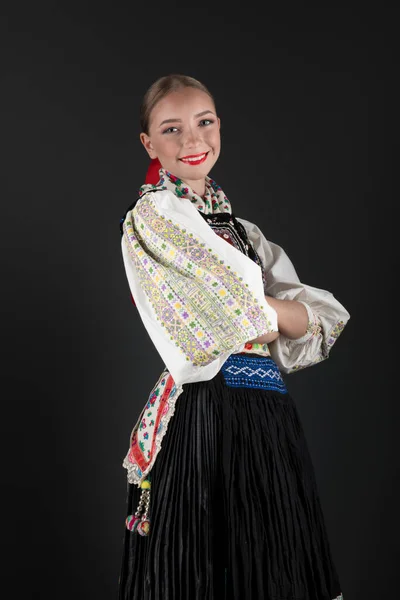 Slowaakse Folklore Slowaakse Folklore Meisje Traditionele Slowaakse Volksjurk — Stockfoto