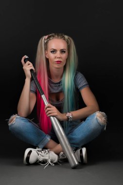 Beyzbol sopalı seksi kadın.