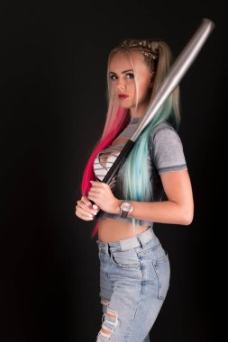 Beyzbol sopalı güzel kadın.