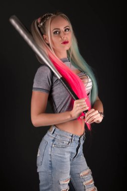 Beyzbol sopalı güzel kadın.