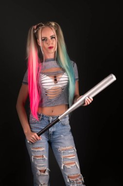 Beyzbol sopalı güzel kadın.