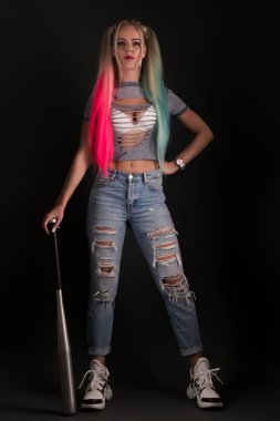 Beyzbol sopalı güzel kadın.