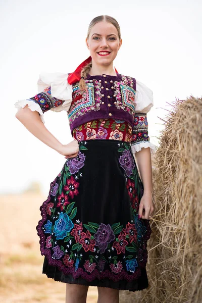 Schöne Mädchen Slowakischer Tracht Slowakische Folklore — Stockfoto