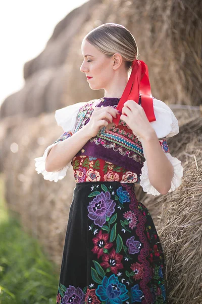 Bella Ragazza Abito Popolare Slovacco Folclore Slovacco — Foto Stock