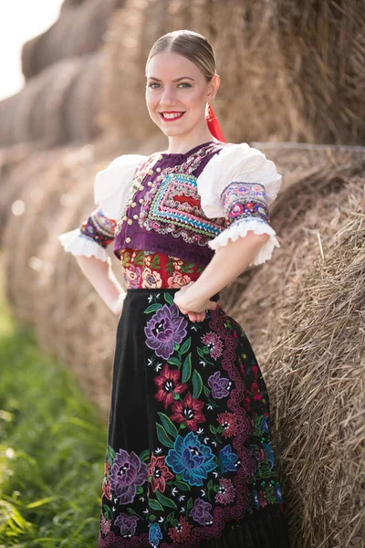 Schöne Mädchen Slowakischer Tracht Slowakische Folklore — Stockfoto