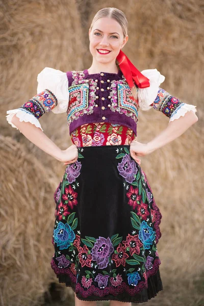 Schöne Mädchen Slowakischer Tracht Slowakische Folklore — Stockfoto
