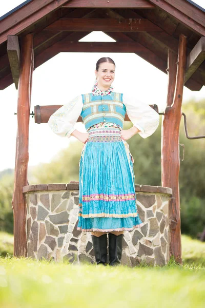Folklore Eslovaco Chica Vestido Popular —  Fotos de Stock