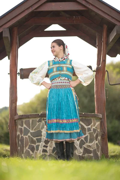Szlovák Folklór Népi Ruhás Lány — Stock Fotó
