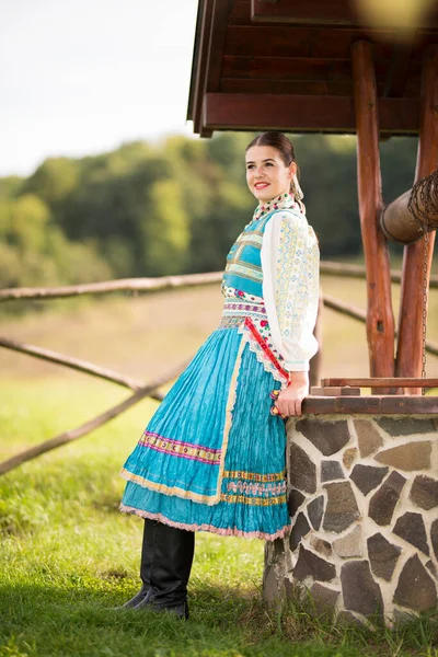 Folclore Eslovaco Menina Vestido Popular — Fotografia de Stock