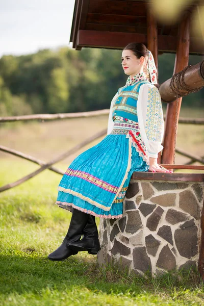 Szlovák Folklór Népi Ruhás Lány — Stock Fotó