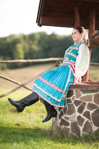 Folklore Slovaque Fille Robe Populaire — Photo