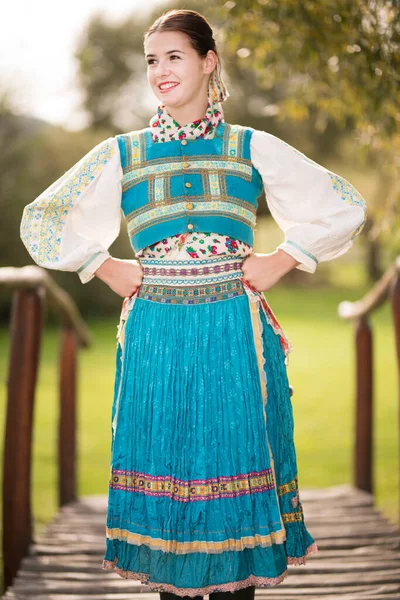 Jeune Belle Fille Robe Populaire Slovaque Folklorique Slovaque — Photo