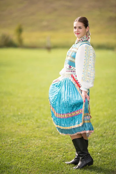 Giovane Bella Ragazza Slovacco Abito Popolare Folclore Slovacco — Foto Stock