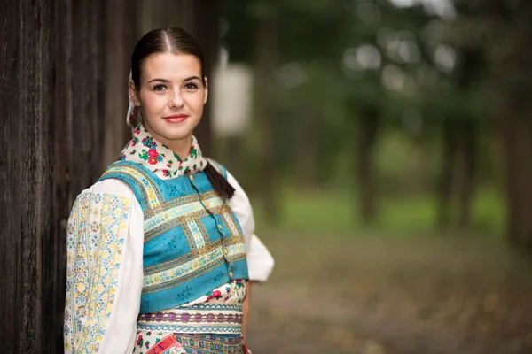 Jovem Mulher Eslovaca Bonita Traje Tradicional Folclore Eslovaco — Fotografia de Stock